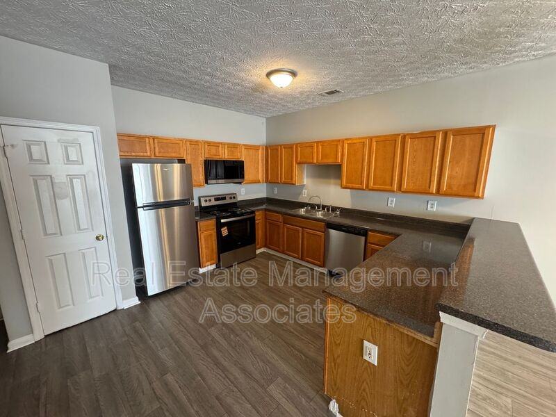 1755 Carrington Dr - Photo 4 of 11