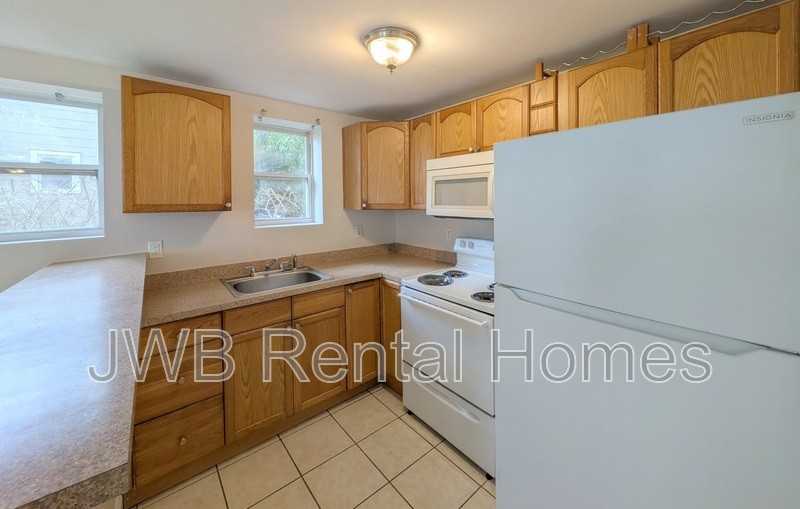 1379 Ingleside Ave - Photo 2 of 16