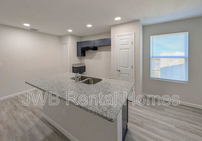 530 Odessa St - Photo 4 of 15