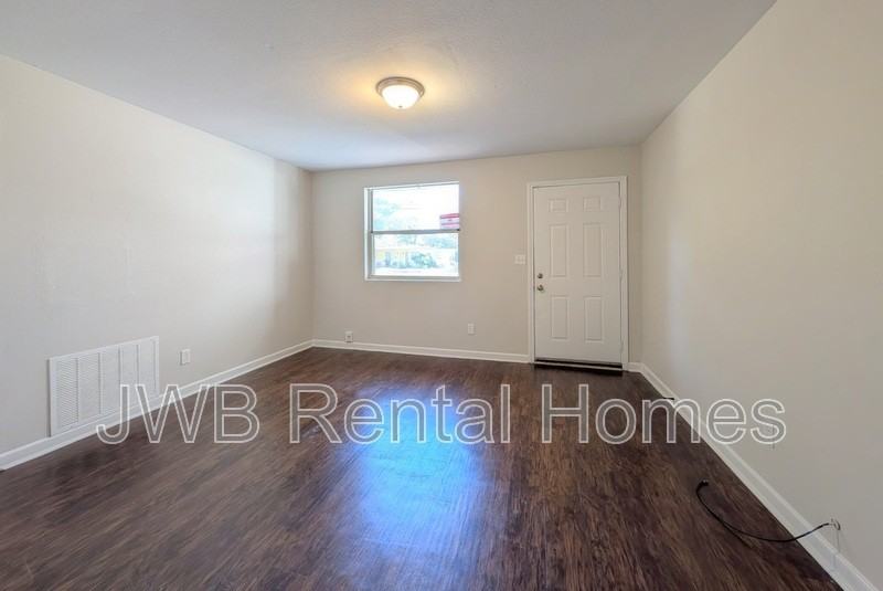 2943 Searchwood Dr - Photo 6 of 19