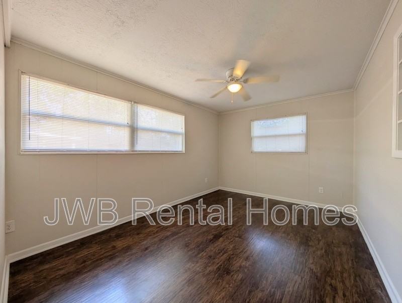 2943 Searchwood Dr - Photo 7 of 19