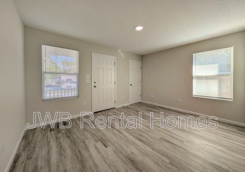 534 Odessa St - Photo 6 of 15