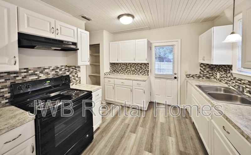 1757 Bartram Rd - Photo 3 of 9