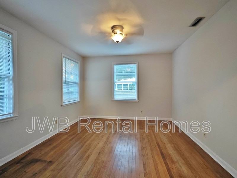 1757 Bartram Rd - Photo 4 of 9