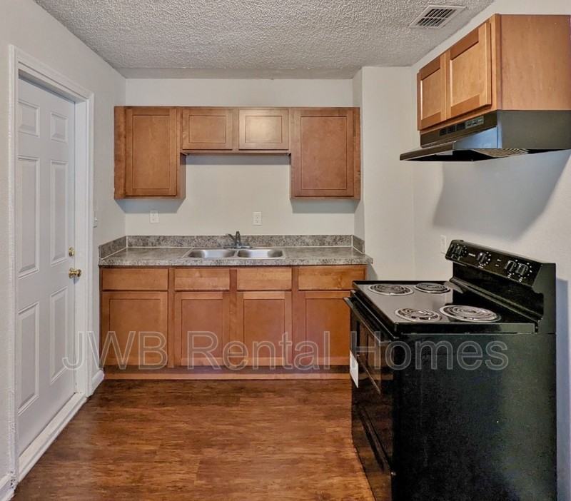 2567 Beaverbrook Pl - Photo 3 of 7