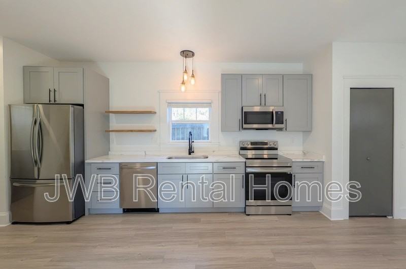 1731 Silver St - Photo 2 of 10