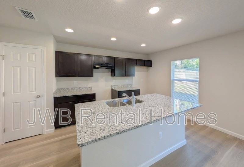 1737 W 30th St - Photo 4 of 18