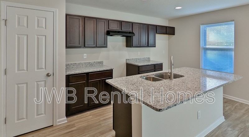 8536 Maple St - Photo 3 of 8