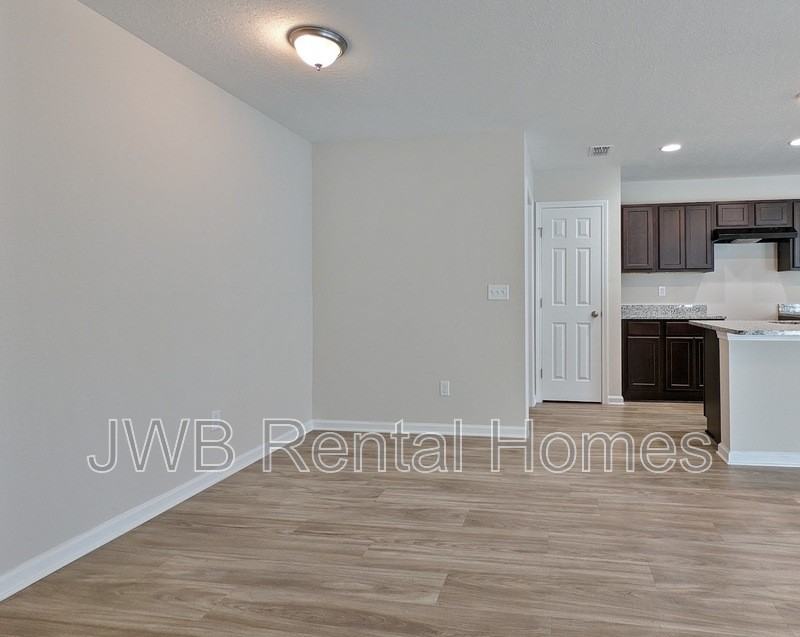 8536 Maple St - Photo 4 of 8