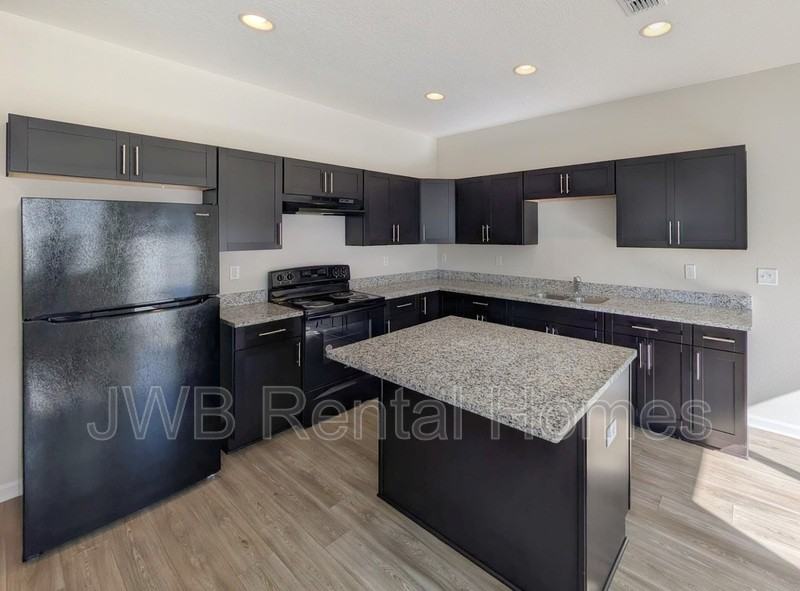 6023 Carolines Ct - Photo 4 of 18