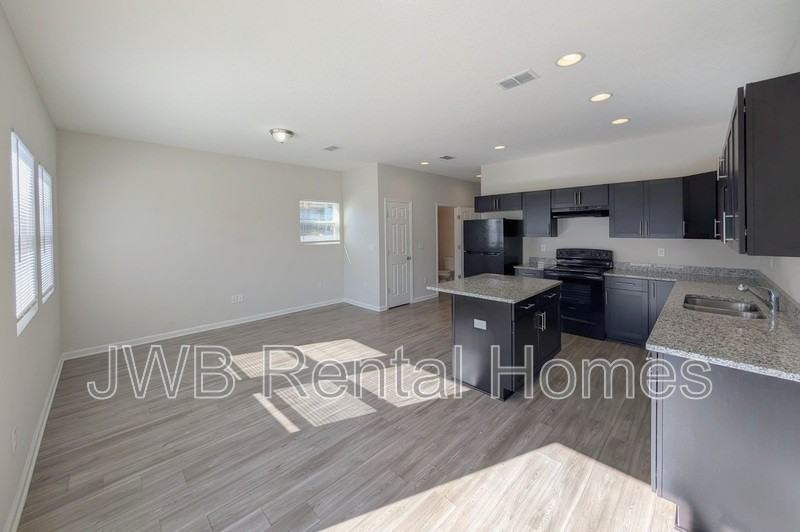 6023 Carolines Ct - Photo 5 of 18