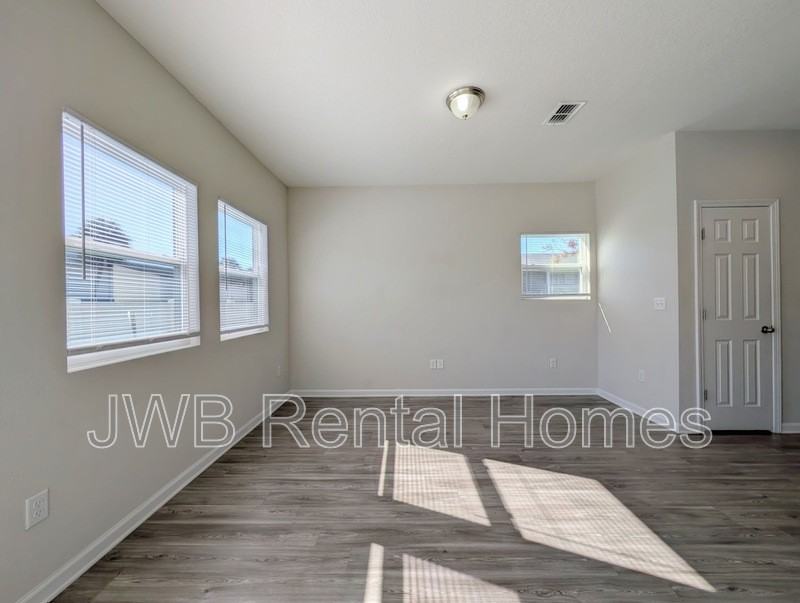 6023 Carolines Ct - Photo 7 of 18