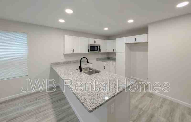 7605 Eaton Ave - Photo 4 of 18