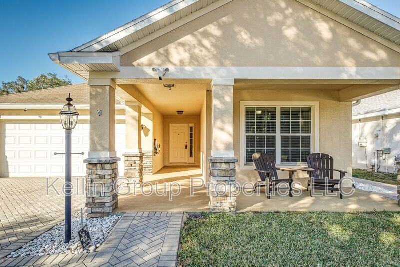 7233 Wakeview Dr - Photo 4 of 32