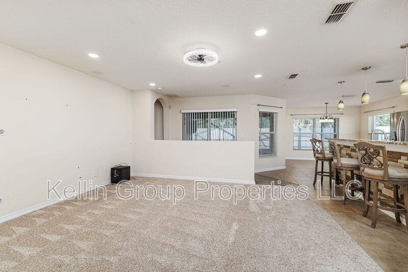 7233 Wakeview Dr - Photo 7 of 32