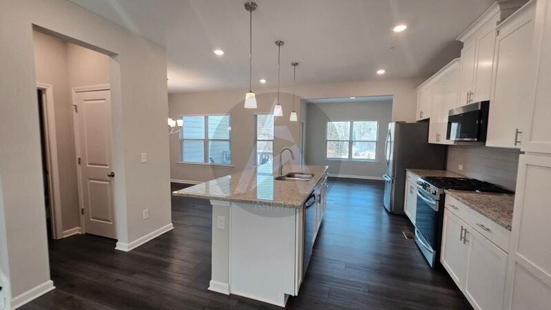 209 Commons Ave - Photo 5 of 50