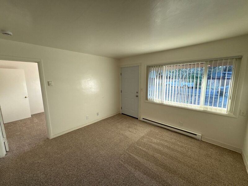 239 Kearney St S - Photo 4 of 14