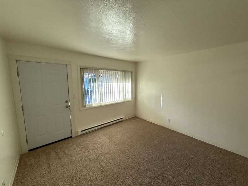 239 Kearney St S - Photo 5 of 14