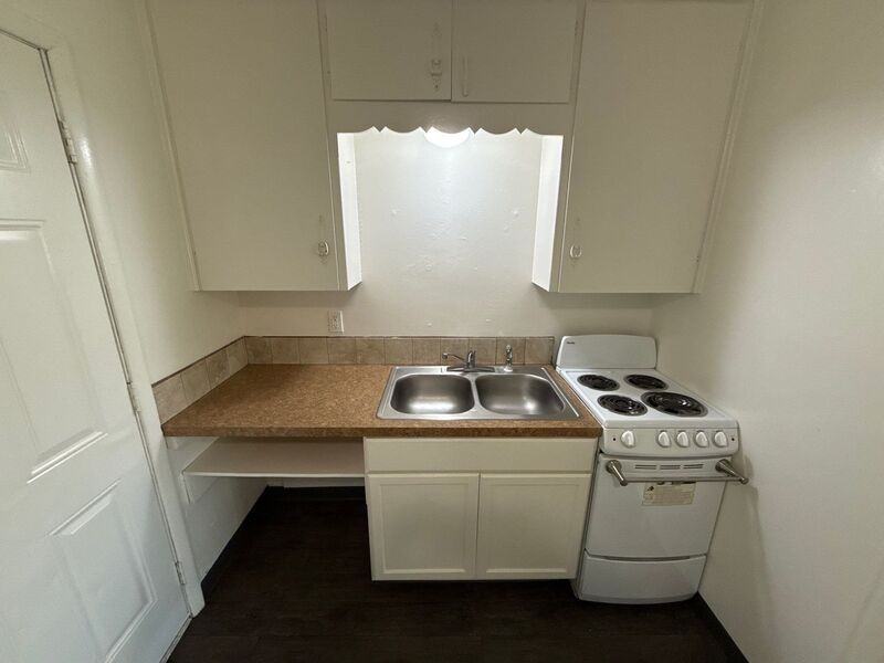 239 Kearney St S - Photo 6 of 14