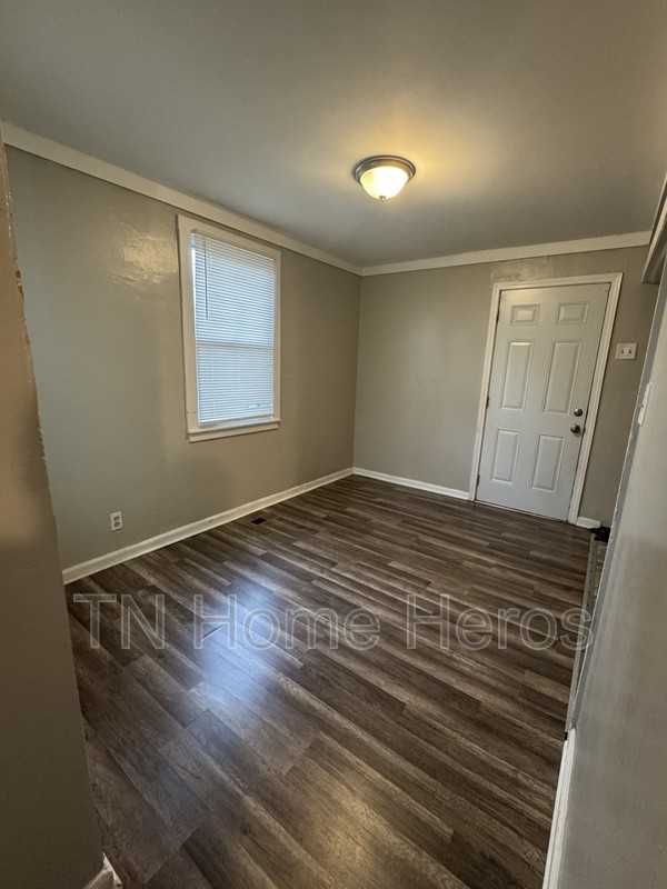 1709 Crestview St - Photo 2 of 6