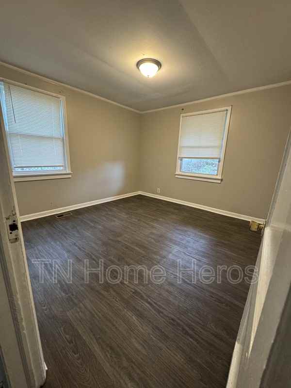 1709 Crestview St - Photo 5 of 6