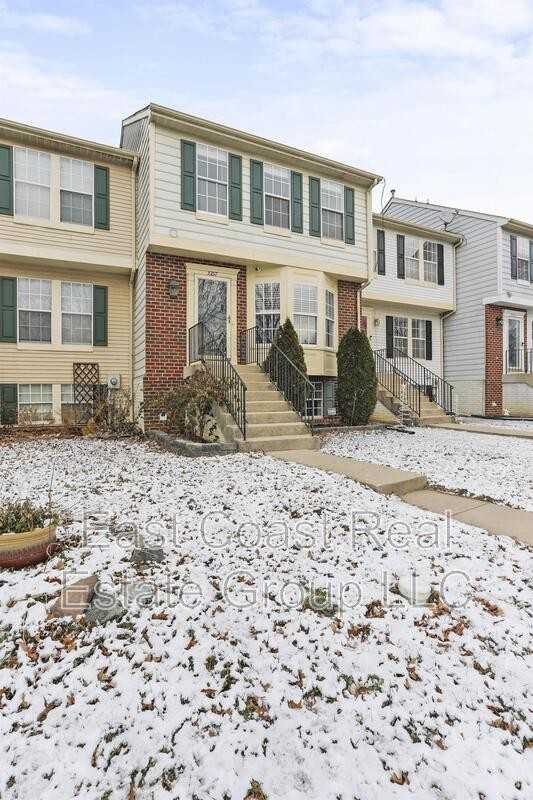 5257 Earles Ct - Photo 2 of 32