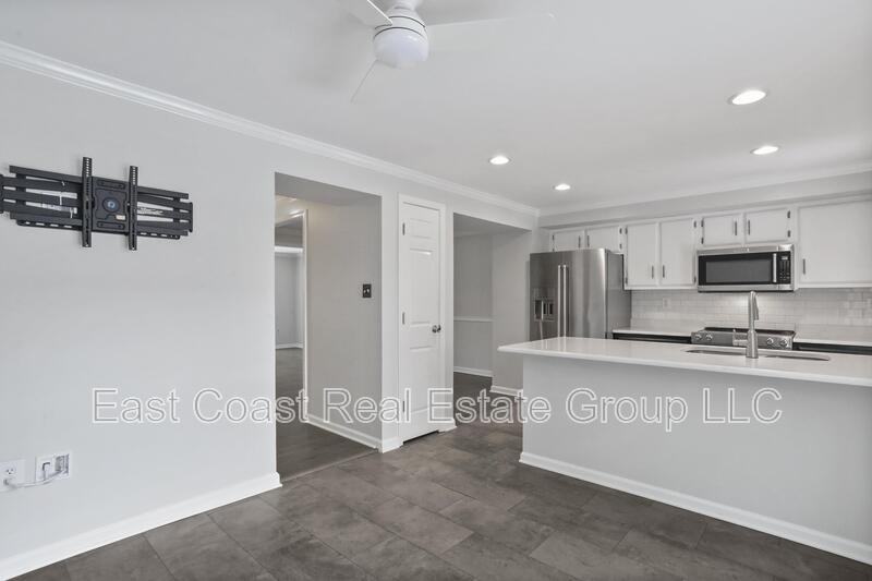 8033 Hollow Reed Ct - Photo 7 of 36