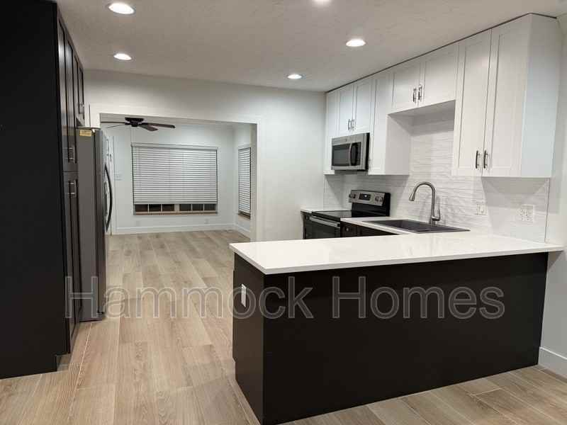 5505 S Lois Ave - Photo 5 of 12