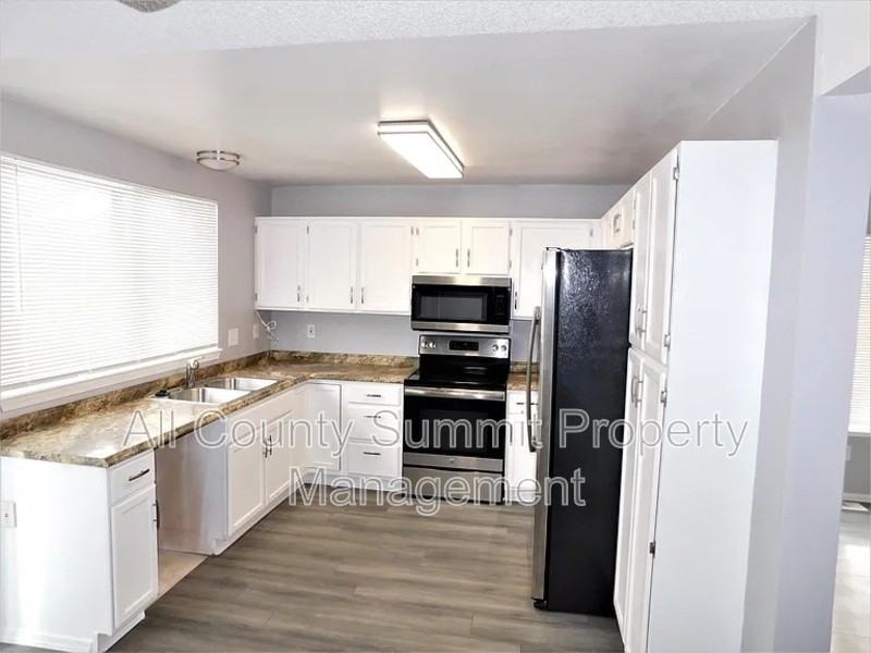 3784 S Ceylon Way - Photo 5 of 16