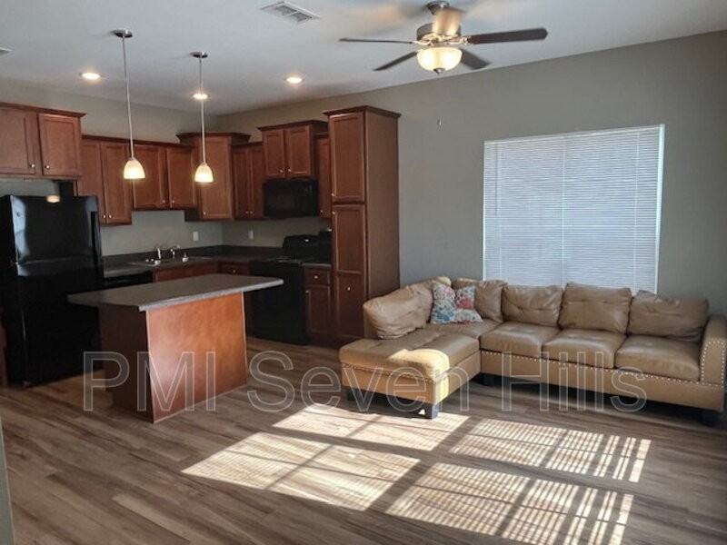 1994 Greencastle Ln - Photo 4 of 16