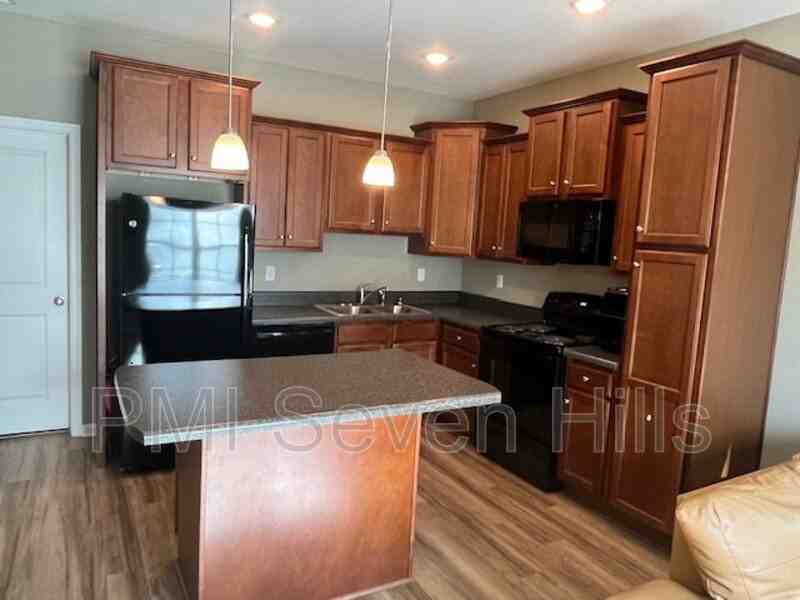 1994 Greencastle Ln - Photo 5 of 16