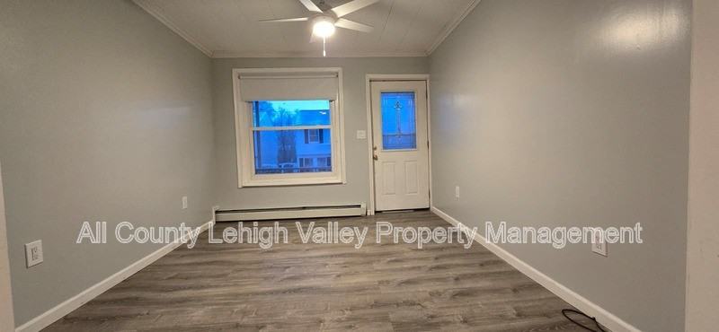 1922 Glendale Ave - Photo 4 of 11