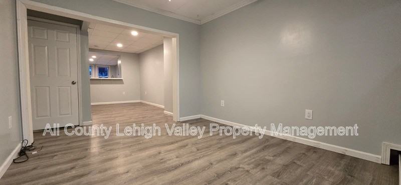 1922 Glendale Ave - Photo 5 of 11