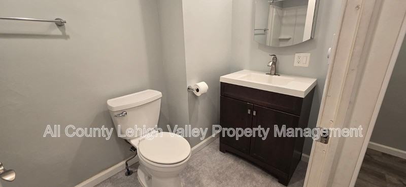 1922 Glendale Ave - Photo 6 of 11