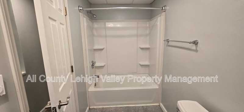 1922 Glendale Ave - Photo 7 of 11