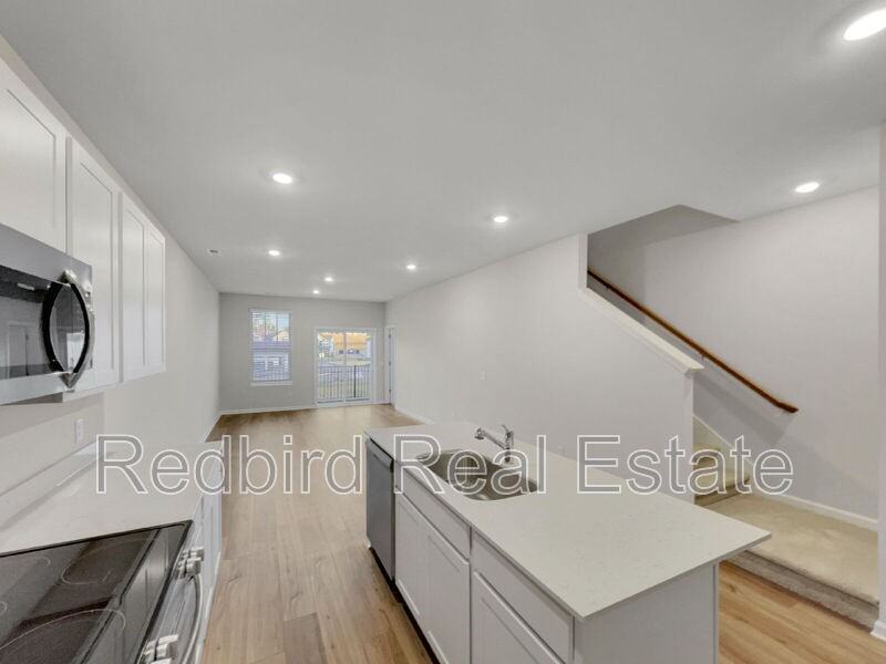 1611 Manuka Ln - Photo 4 of 24