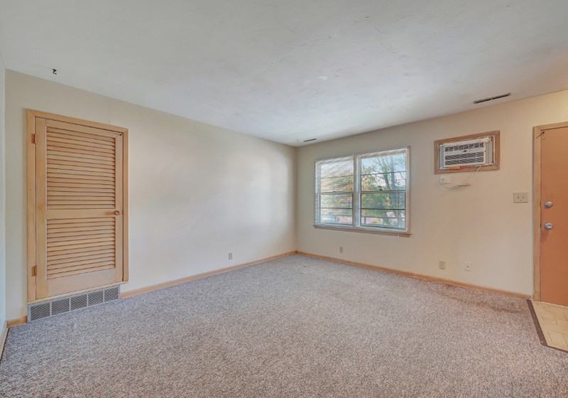 5050 Cleveland Ave #3 - Photo 4 of 12
