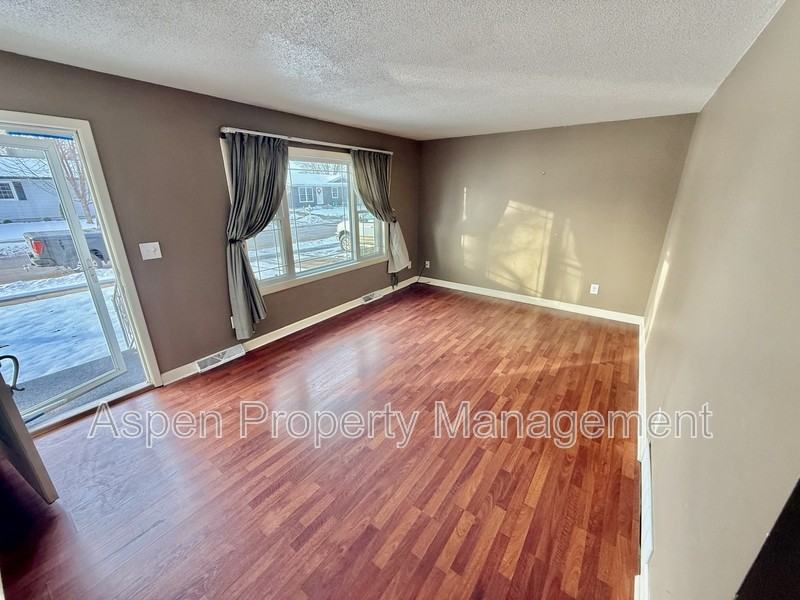 1704 Parkway Dr - Photo 3 of 15