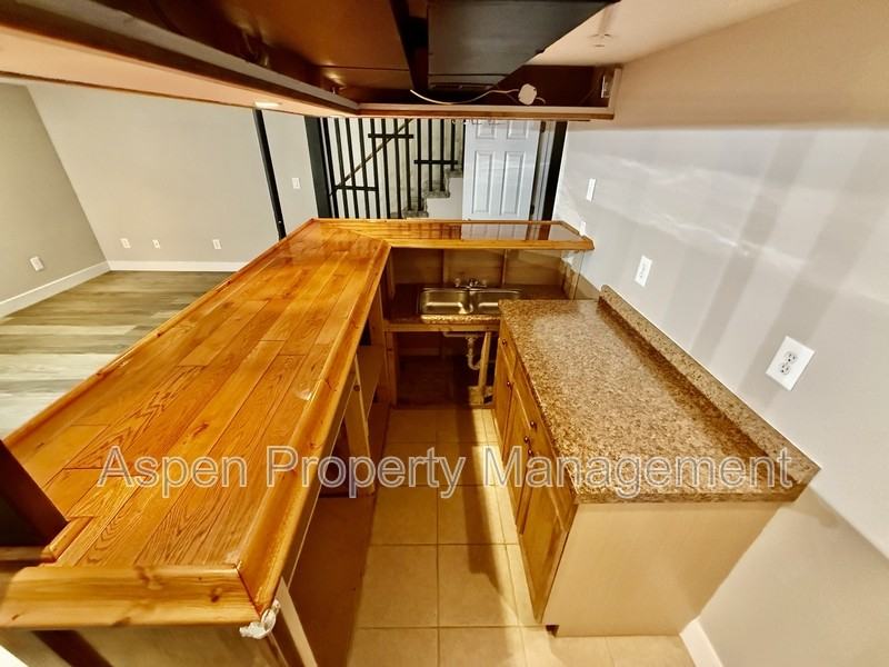 1704 Parkway Dr - Photo 5 of 15