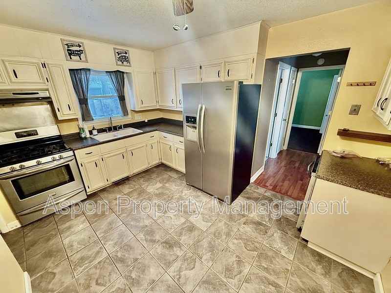 1704 Parkway Dr - Photo 6 of 15