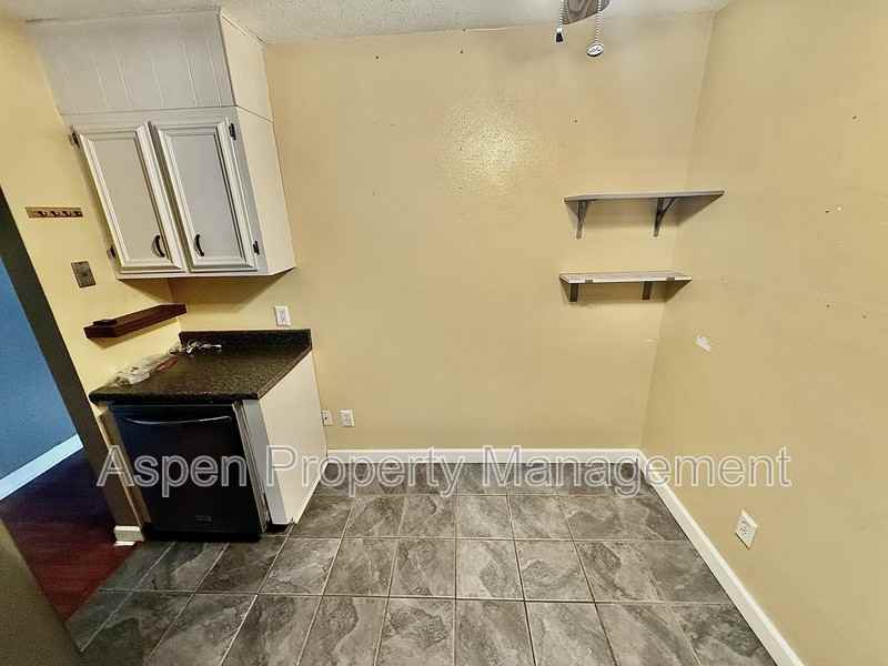 1704 Parkway Dr - Photo 7 of 15