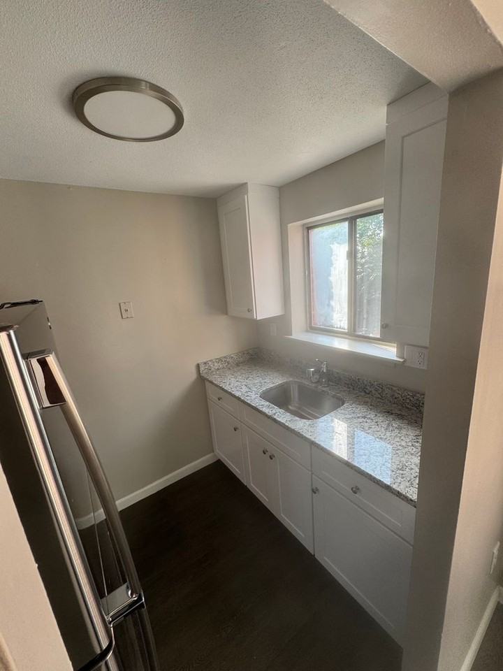 590 WETHERSFIELD AVE - Photo 2 of 16