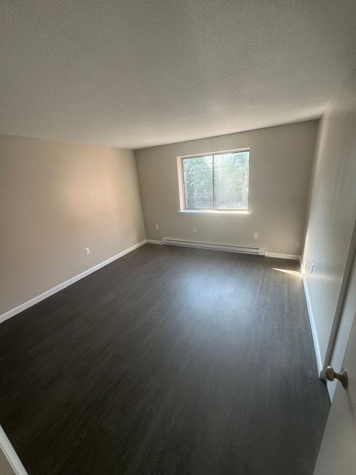 590 WETHERSFIELD AVE - Photo 4 of 16