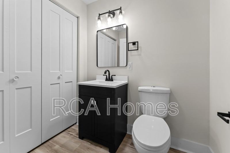 1009 W 36th St - Photo 3 of 16