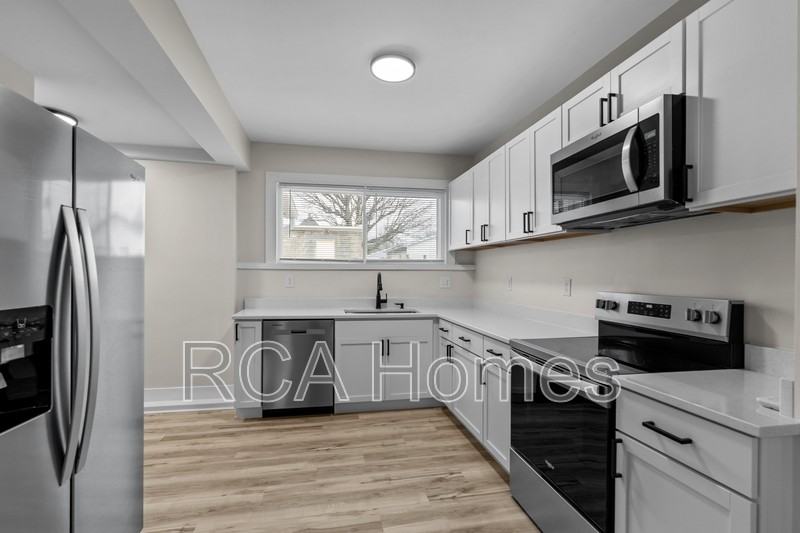 1009 W 36th St - Photo 5 of 16