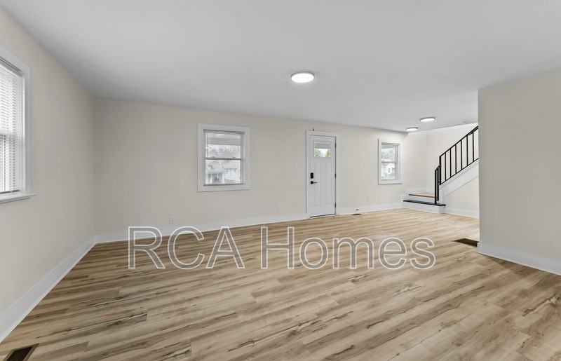 1009 W 36th St - Photo 7 of 16