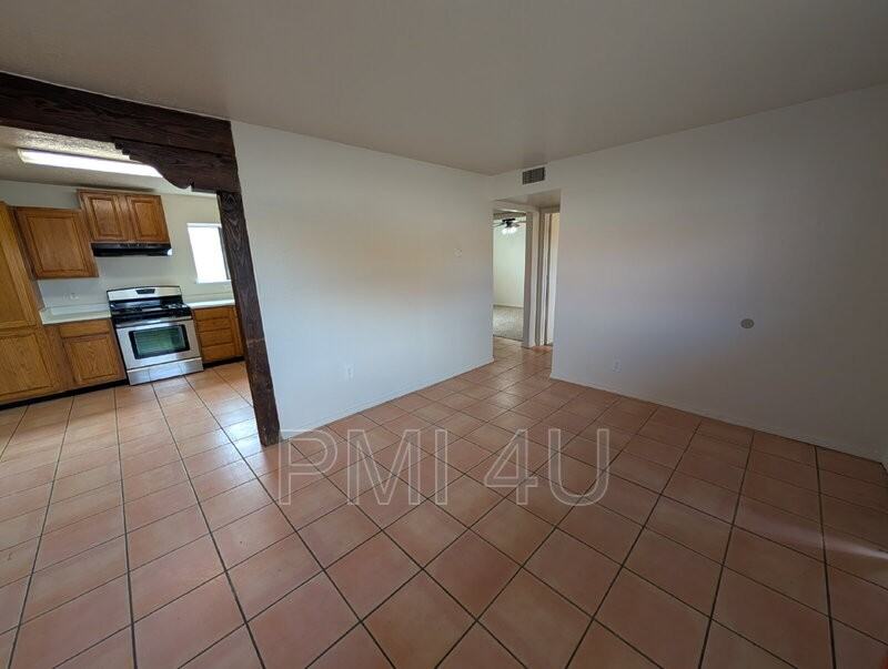 118 S Main St - Photo 2 of 13