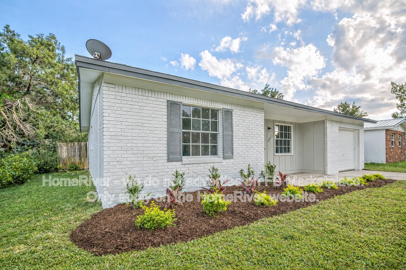 217 Carver St W - Photo 3 of 24