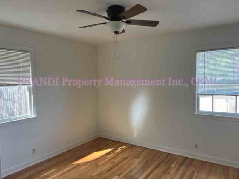 1131 Upper Magnolia Ave - Photo 5 of 15