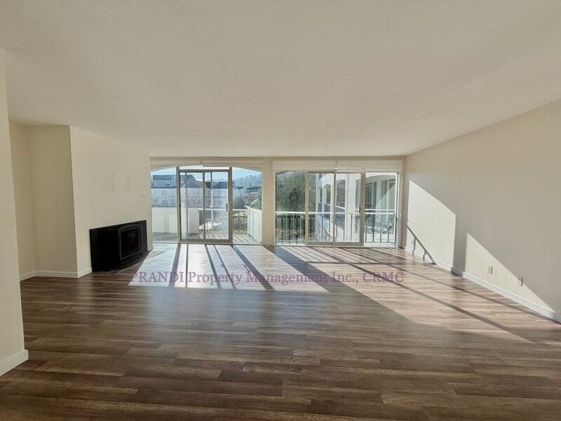 5221 Shelter Bay Ave - Photo 6 of 18